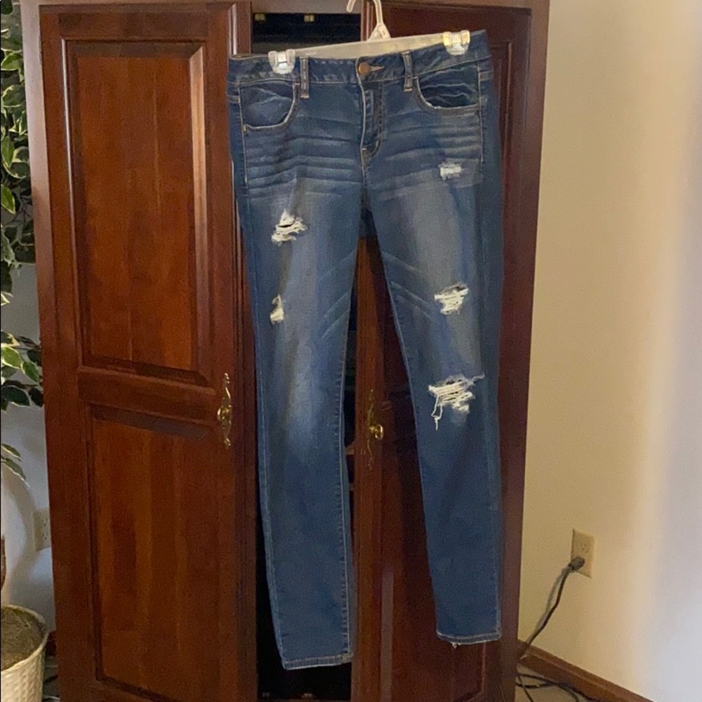 American Eagle Distressed Jegging